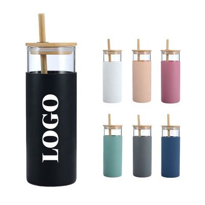 comprare Confezionato trasparente 500ml bottiglia di vetro riutilizzabile bottiglia d'acqua di vetro con manica di silicone e paglia applicata come regali per i dipendenti amici colleghi online manufacture