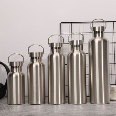 comprare Bottiglie d'acqua in acciaio inossidabile a gradiente 20 once Isolato a vuoto bottiglia di viaggio a doppia parete con tappo a prova di perdite di maniglia metallo riutilizzabile bottiglia di bocca standard termosi per escursionisti scolastici regalo online manufacture