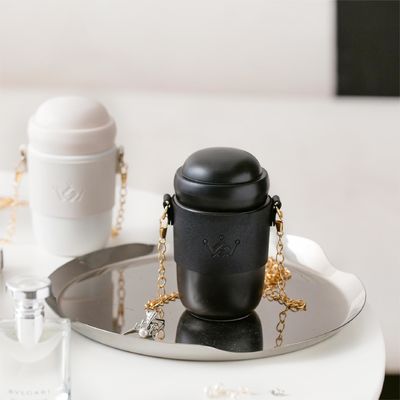 comprare Elegante bottiglia d'acqua in ceramica corpo in ceramica cintura a catena in tonalità dorata design alla moda stile versatile perfetto per ogni giorno online manufacture