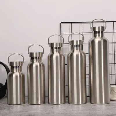 comprare Bottiglie d'acqua in acciaio inossidabile a gradiente 20 once Isolato a vuoto bottiglia di viaggio a doppia parete con tappo a prova di perdite di maniglia metallo riutilizzabile bottiglia di bocca standard termosi per escursionisti scolastici regalo online manufacture