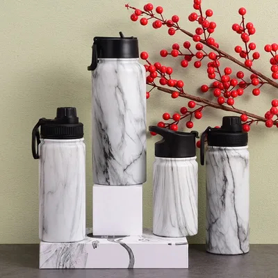 comprare Bottiglia d'acqua isolante con coperchio riutilizzabile Bottiglie d'acqua in acciaio inossidabile con maniglia a prova di perdite Sport Bottiglia d'acqua per palestra Viaggi bici Campeggio 22 oz fabbricazione online