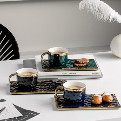 Set di lusso in stile nordico Tazze e piatti di caffè con cucchiai Tazze di tè romantiche pomeridiane di ceramica Tazze da ufficio per uomini e donne